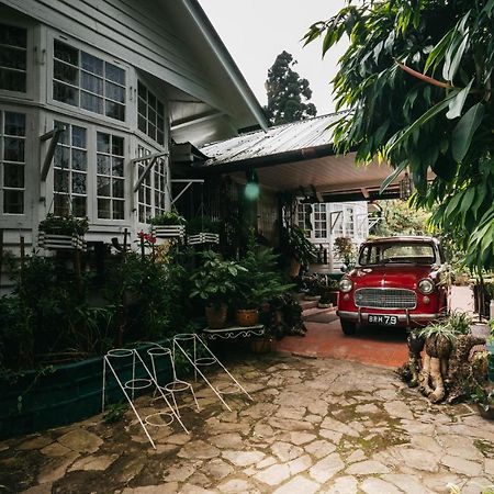 Rock Cliff Home Stay Шиллонг Экстерьер фото
