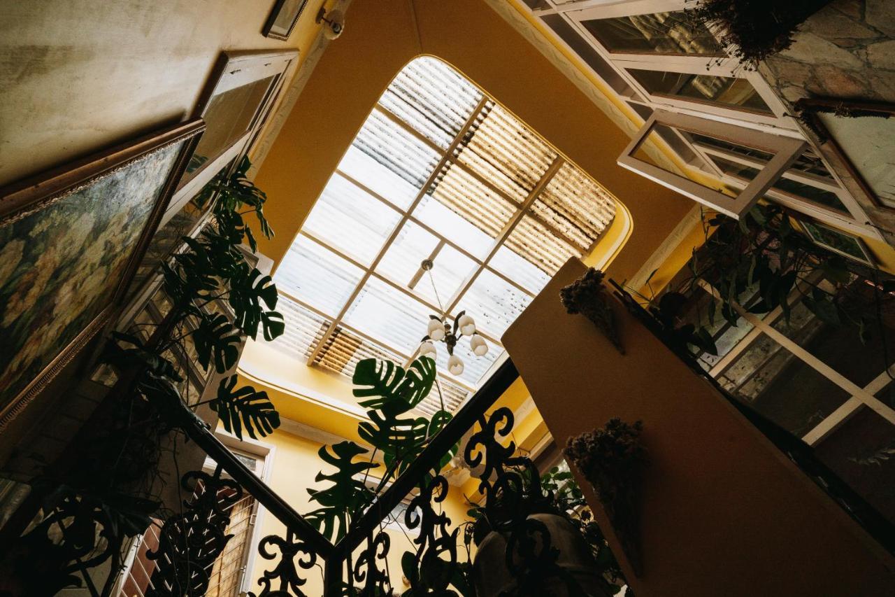 Rock Cliff Home Stay Шиллонг Экстерьер фото