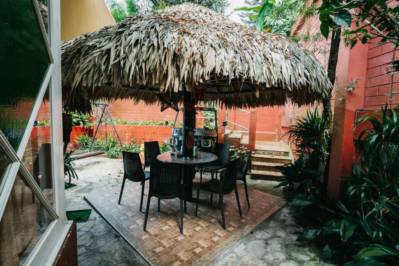 Rock Cliff Home Stay Шиллонг Экстерьер фото